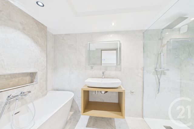 Maison &agrave; louer - 7 pi&egrave;ces - 120,22 m2 - Le Bouscat - 33 - AQUITAINE