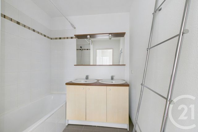 Appartement T3 &agrave; louer - 3 pi&egrave;ces - 53,06 m2 - Le Taillan Medoc - 33 - AQUITAINE