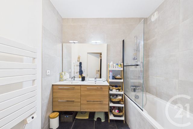 Appartement T3 &agrave; louer - 3 pi&egrave;ces - 67,60 m2 - Le Bouscat - 33 - AQUITAINE